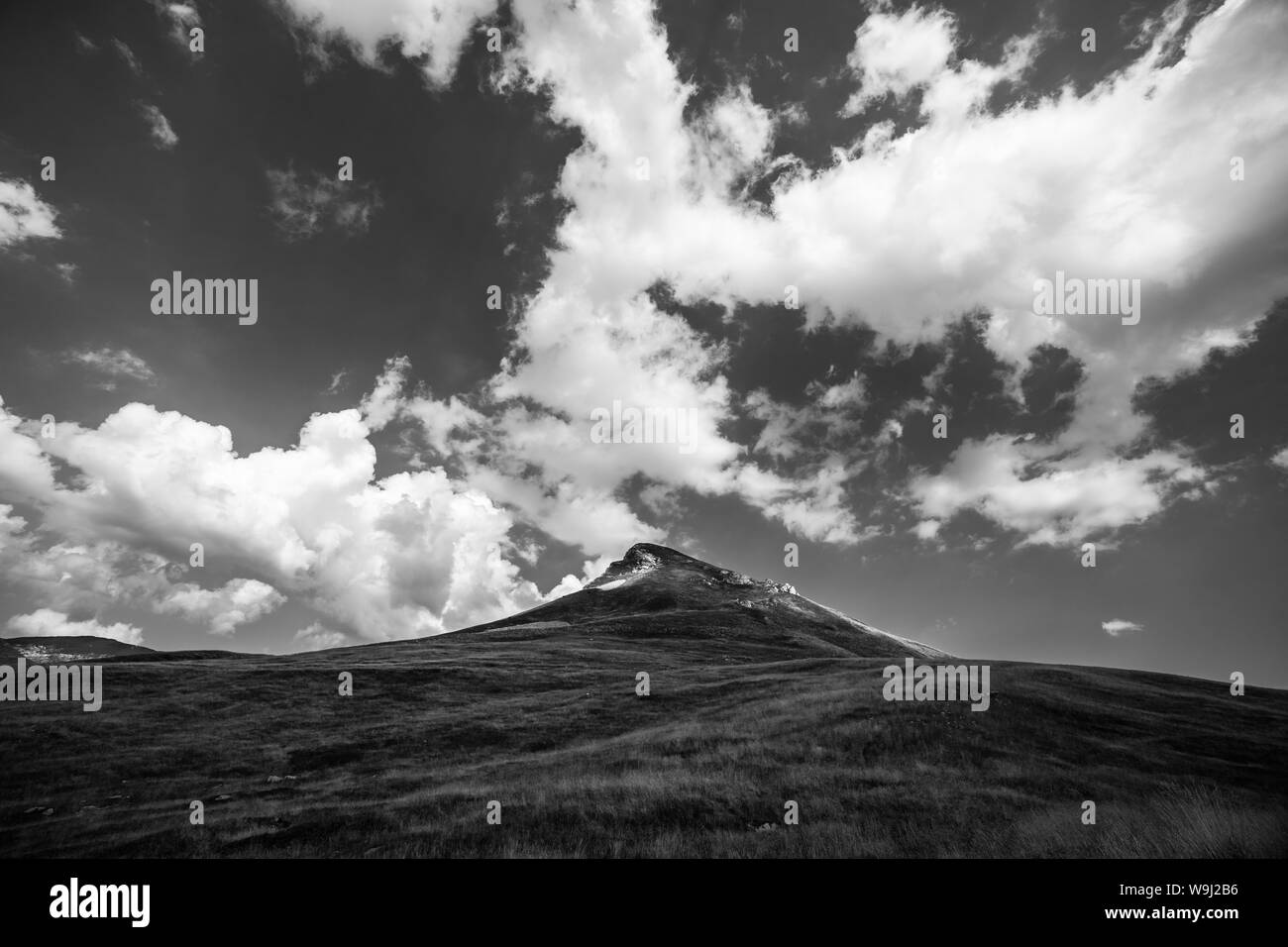 Berggipfel und Wiese auf Zelengora Berg, Dinarischen Alpen, Bosnien und Herzegowina Stockfoto