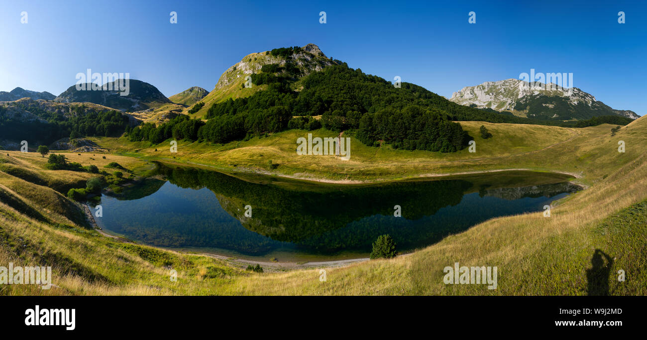 Panorama Foto von Zelengora Orlovacko See, Berg, Dinarischen Alpen, Bosnien und Herzegowina Stockfoto