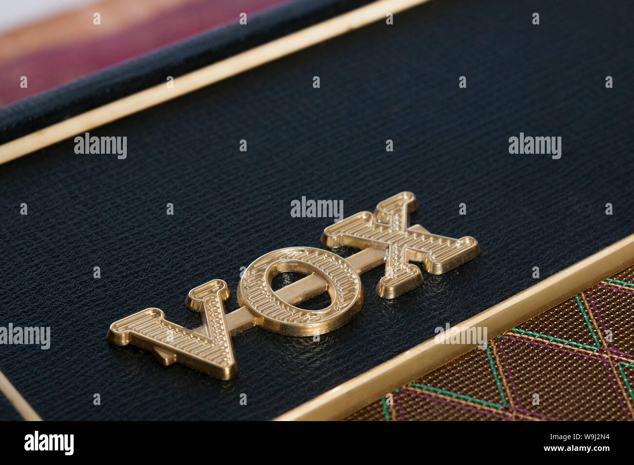 Carrara, Italien - 14 August, 2019 - Detail der Vox AC30 Gitarrenverstärker mit Logo im Vordergrund. Stockfoto