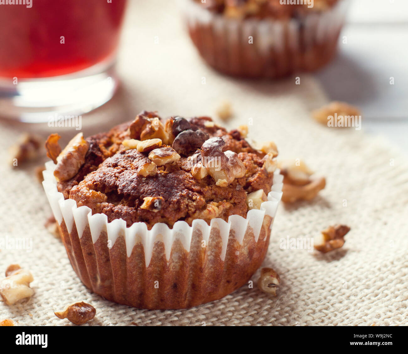 Banane - Nuss Muffins mit dunkler Schokolade Chips Stockfoto