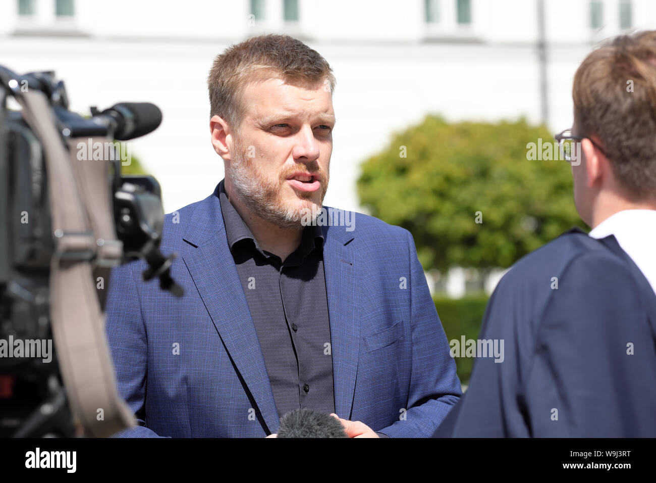 Warschau Polen Politiker Adrian Zanderberg Mitglied der Partia Razem Partei durch die Medien im August 2019 befragt Stockfoto