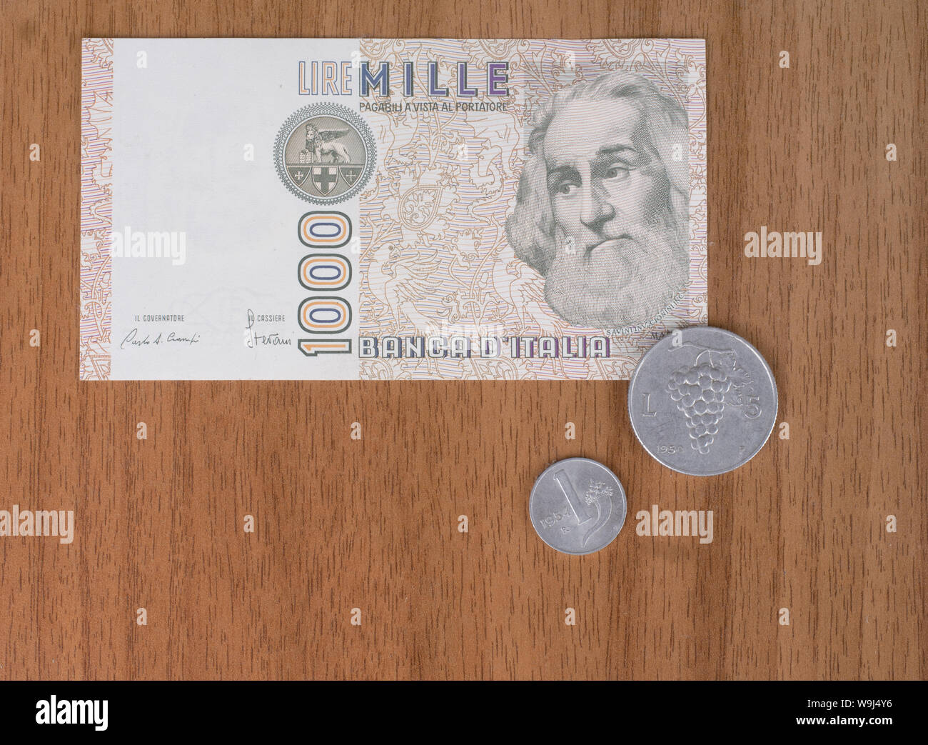 Italienische Oldtimer Währung. Noten und Münzen. Stockfoto