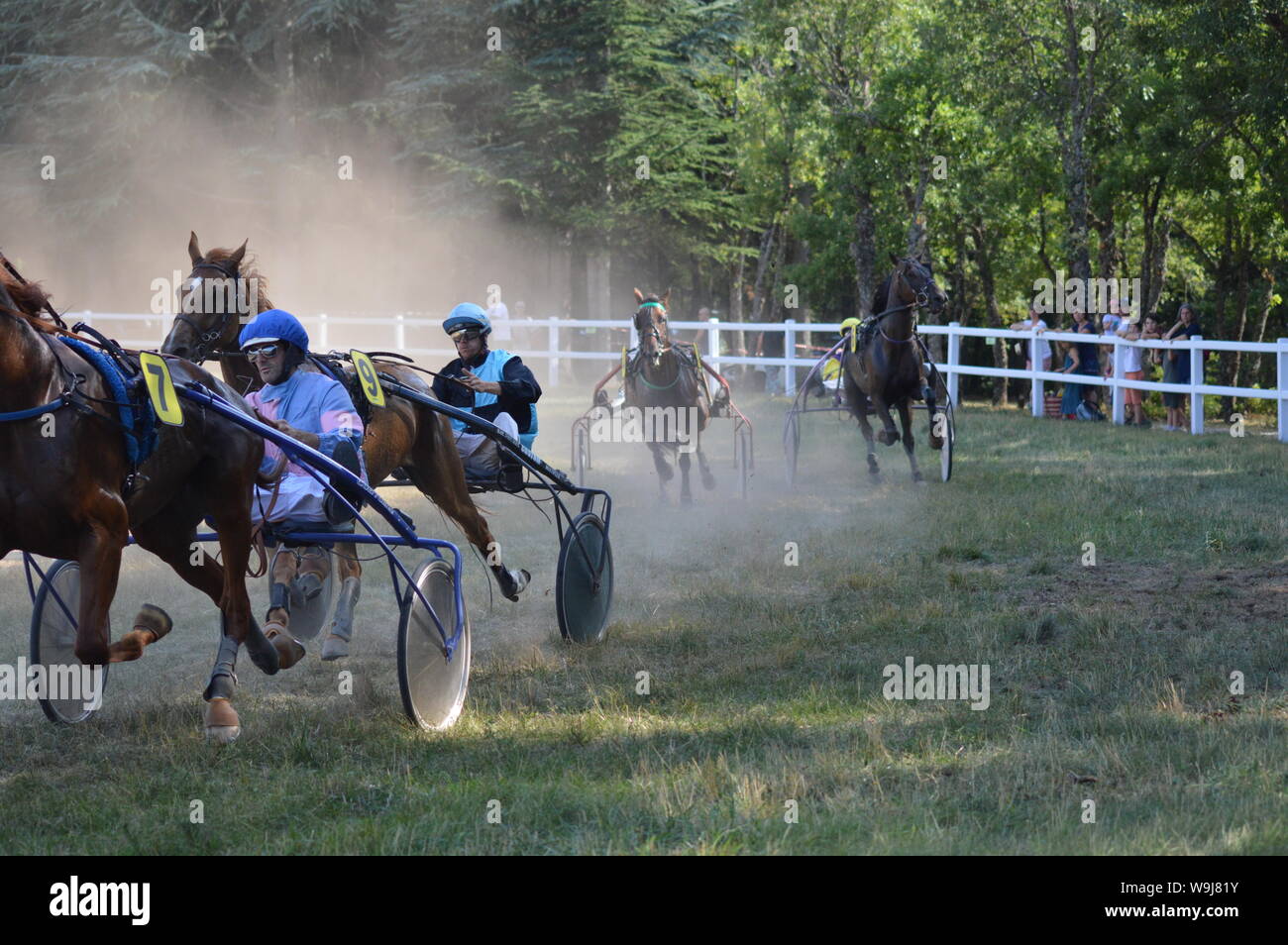 Pferderennbahn in Sault, Provence-Alpes-Côte d'Azur - Frankreich. 11. August 2019. Das einzige Pferd Rennen im Jahr Stockfoto