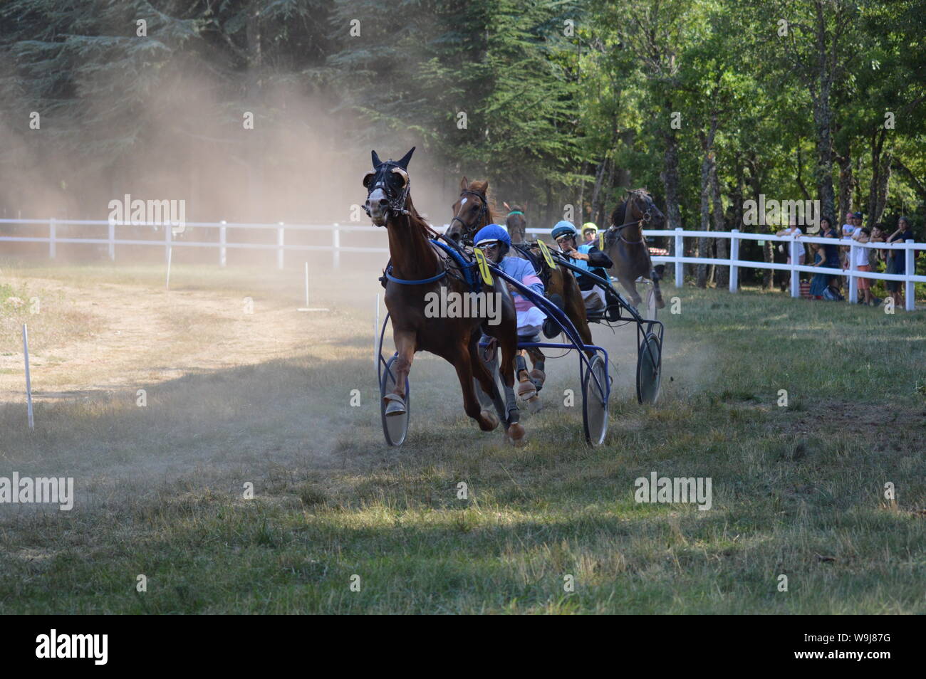 Pferderennbahn in Sault, Provence-Alpes-Côte d'Azur - Frankreich. 11. August 2019. Das einzige Pferd Rennen im Jahr Stockfoto