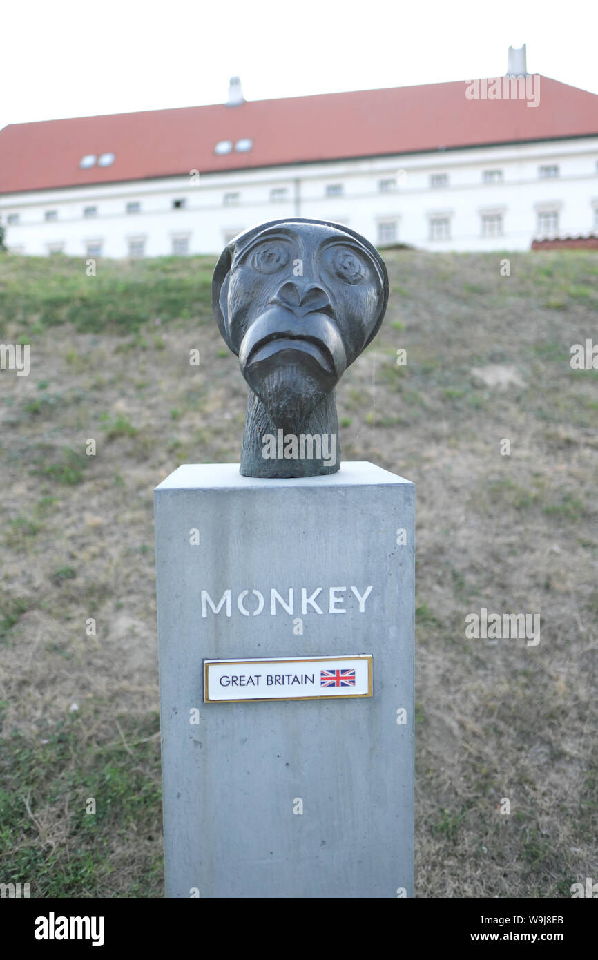 Sandomierz in Polen eine Ausstellung von Affen Köpfe durch Künstler Bildhauer Adam Spała Attribute jeder Kopf zu einem europäischen Land - hier ist Großbritannien Stockfoto