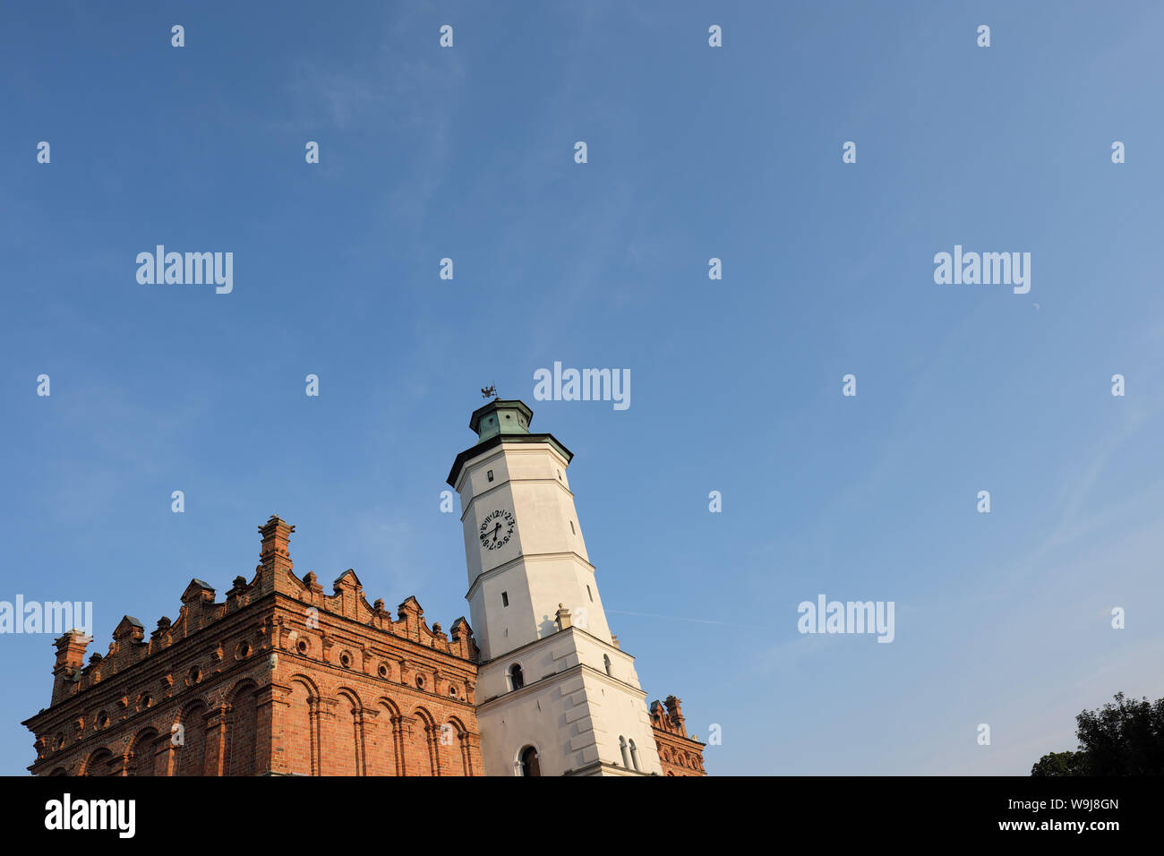 Sandomierz in Polen das Rathaus in der Altstadt Platz August 2019 entfernt Stockfoto