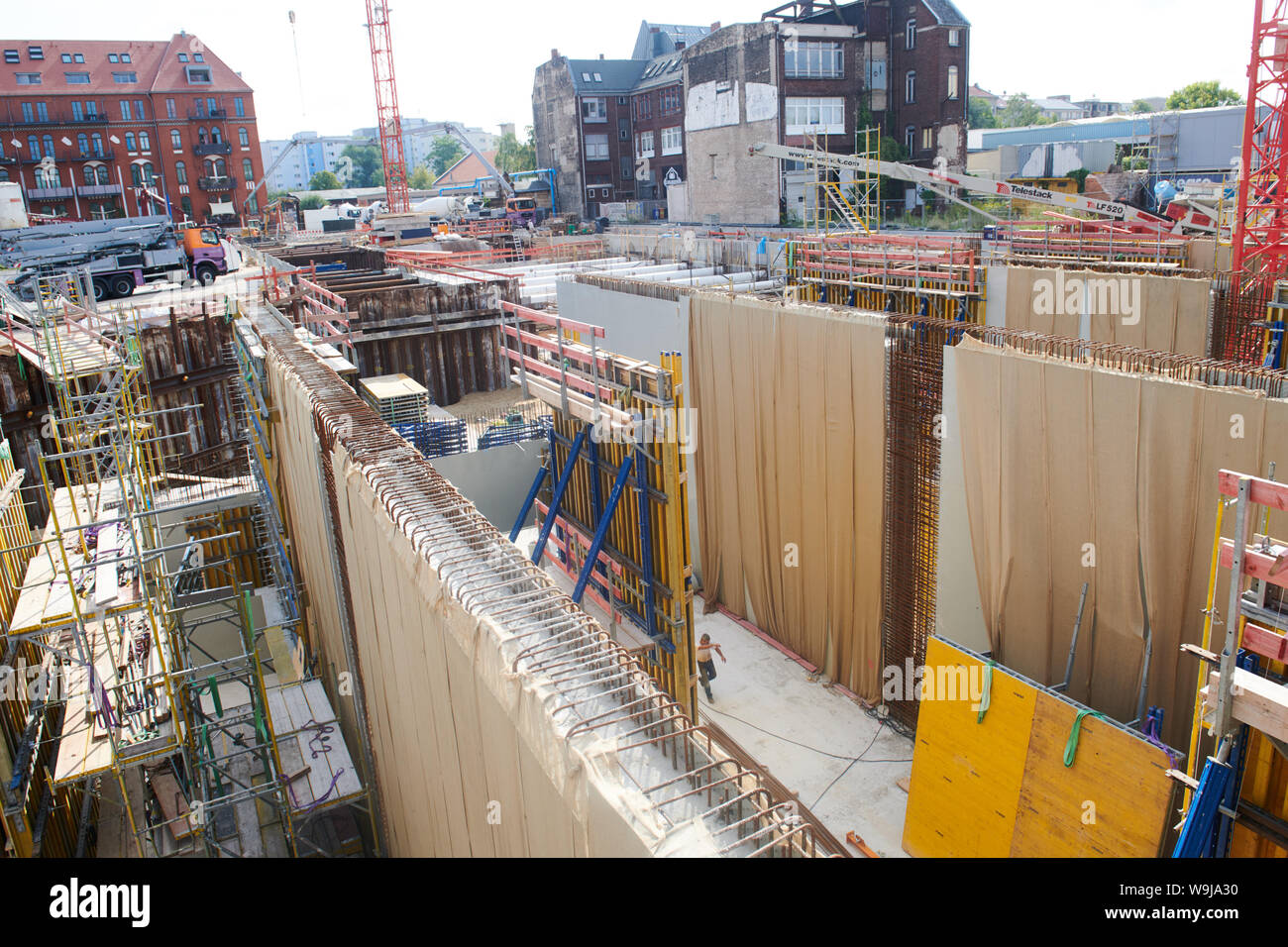 Berlin, Deutschland. 14 Aug, 2019. Eine Baugrube des Abwassers Pumpstation ist mit Sand gefüllt. Eine 129 Jahre alte Abwasser Pumpstation in Charlottenburg ist durch einen Neubau ersetzt. Quelle: Annette Riedl/dpa/Alamy leben Nachrichten Stockfoto