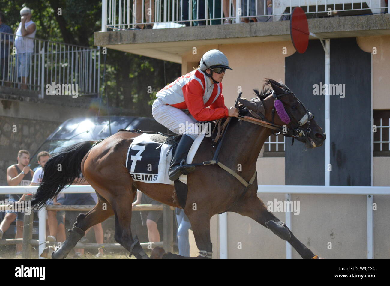 Pferderennbahn in Sault, Provence-Alpes-Côte d'Azur - Frankreich. 11. August 2019. Das einzige Pferd Rennen im Jahr Stockfoto