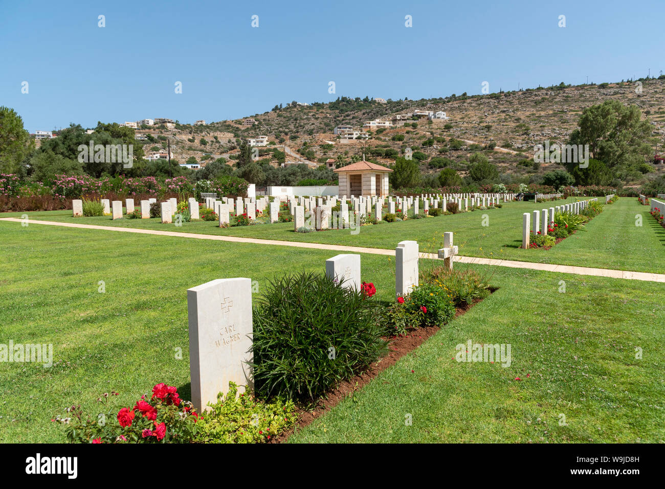 Suda Bucht War Cemetery, Kreta, Griechenland. Juni 2019. Steine des Gedenkens für die Zivilbevölkerung in dieser Region während der Jahre 1939 und 1942 starb. Stockfoto