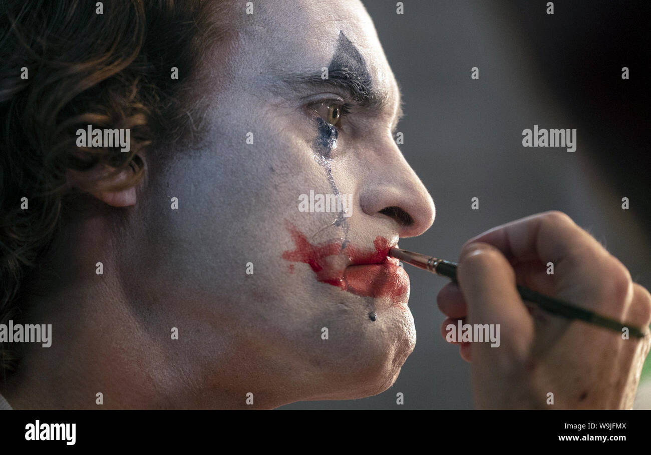 Joker ist eine bevorstehende Amerikanische Psychologische Thriller auf der DC Comics Charakter des gleichen Namens. Von Warner Bros. Pictures vertrieben. Dieses Foto ist nur für den redaktionellen Gebrauch bestimmt und unterliegen dem Copyright der Film Company und/oder der bezeichneten Fotograf durch den Film oder die Produktion Firma zugewiesen. Stockfoto