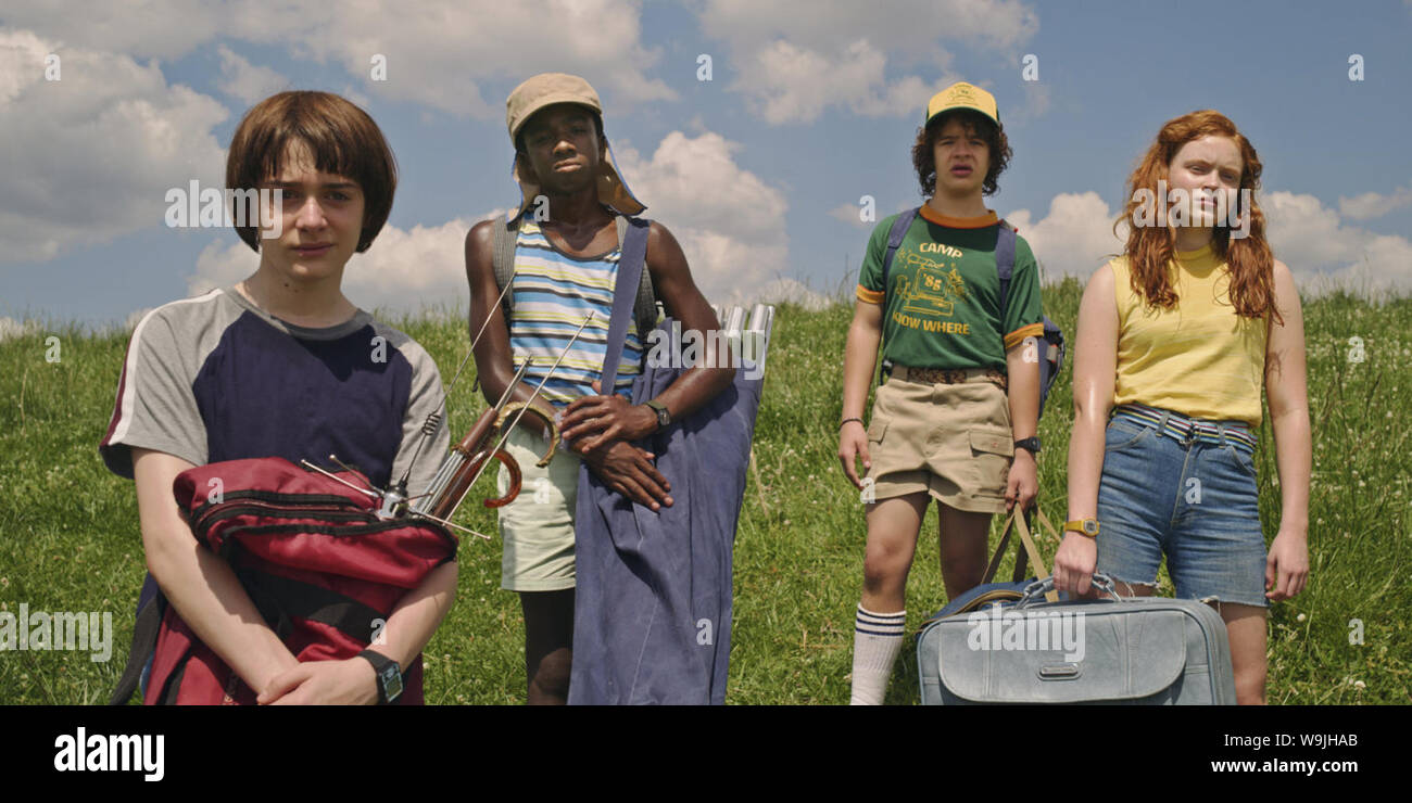 Die dritte Saison der amerikanischen Science Fiction - Horror web TV-Serie fremder Sachen, betitelt fremder Dinge 3. Die dritte Staffel stars Winona Ryder, David Harbour, Finn Wolfhard, Millie Bobby Brown, Gaten Matarazzo, Kaleb, McLaughlin, Noah Schnapp, Sadie Waschbecken, Natalia Dyer, Charlie Heaton, Joe Keery, dacre Montgomery, Maya Hawke, Priah Ferguson, und Cara Buono. Dieses Foto ist nur für den redaktionellen Gebrauch bestimmt und unterliegen dem Copyright der Film Company und/oder der bezeichneten Fotograf durch den Film oder die Produktion Firma zugewiesen. Stockfoto