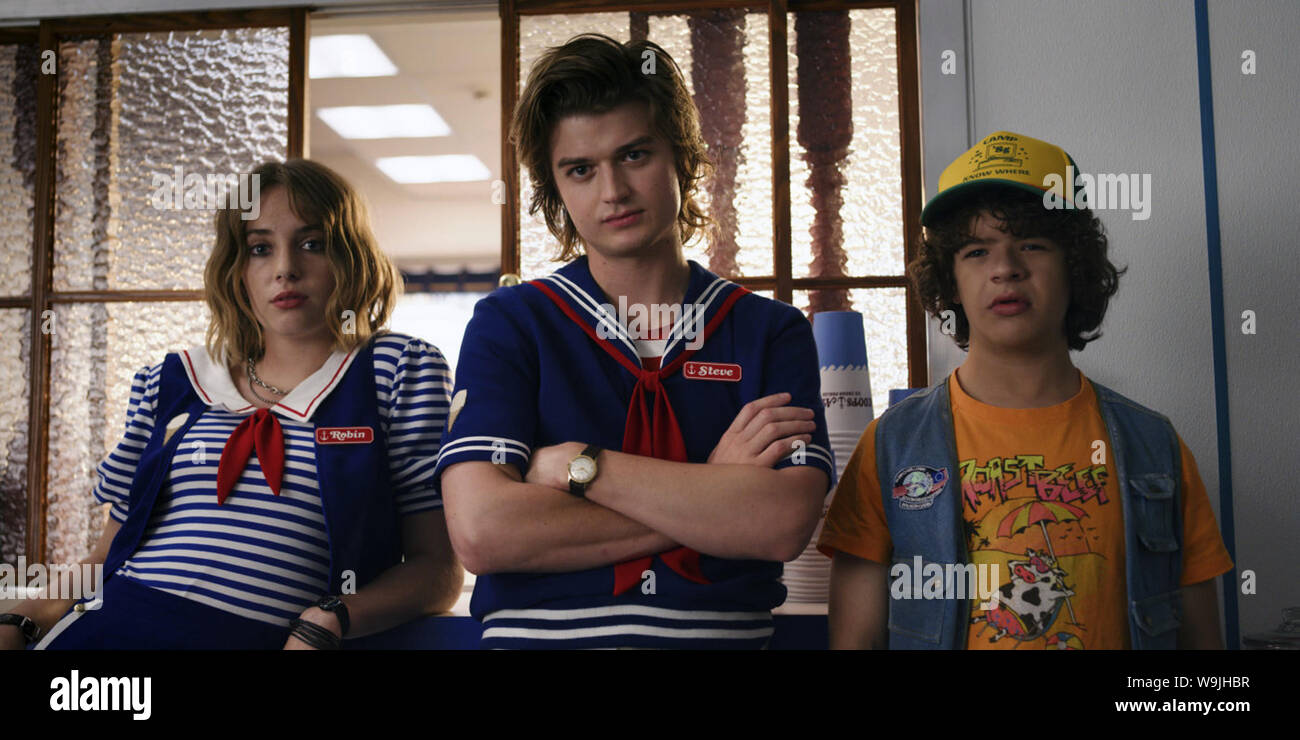 Die dritte Saison der amerikanischen Science Fiction - Horror web TV-Serie fremder Sachen, betitelt fremder Dinge 3. Die dritte Staffel stars Winona Ryder, David Harbour, Finn Wolfhard, Millie Bobby Brown, Gaten Matarazzo, Kaleb, McLaughlin, Noah Schnapp, Sadie Waschbecken, Natalia Dyer, Charlie Heaton, Joe Keery, dacre Montgomery, Maya Hawke, Priah Ferguson, und Cara Buono. Dieses Foto ist nur für den redaktionellen Gebrauch bestimmt und unterliegen dem Copyright der Film Company und/oder der bezeichneten Fotograf durch den Film oder die Produktion Firma zugewiesen. Stockfoto