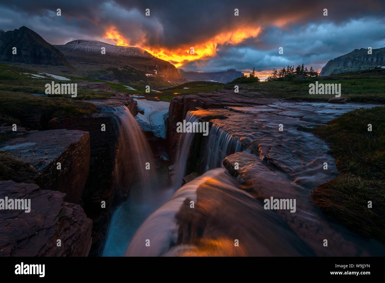Triple fällt bei Sonnenaufgang, Logan Pass, Glacier National Park, Montana Stockfoto