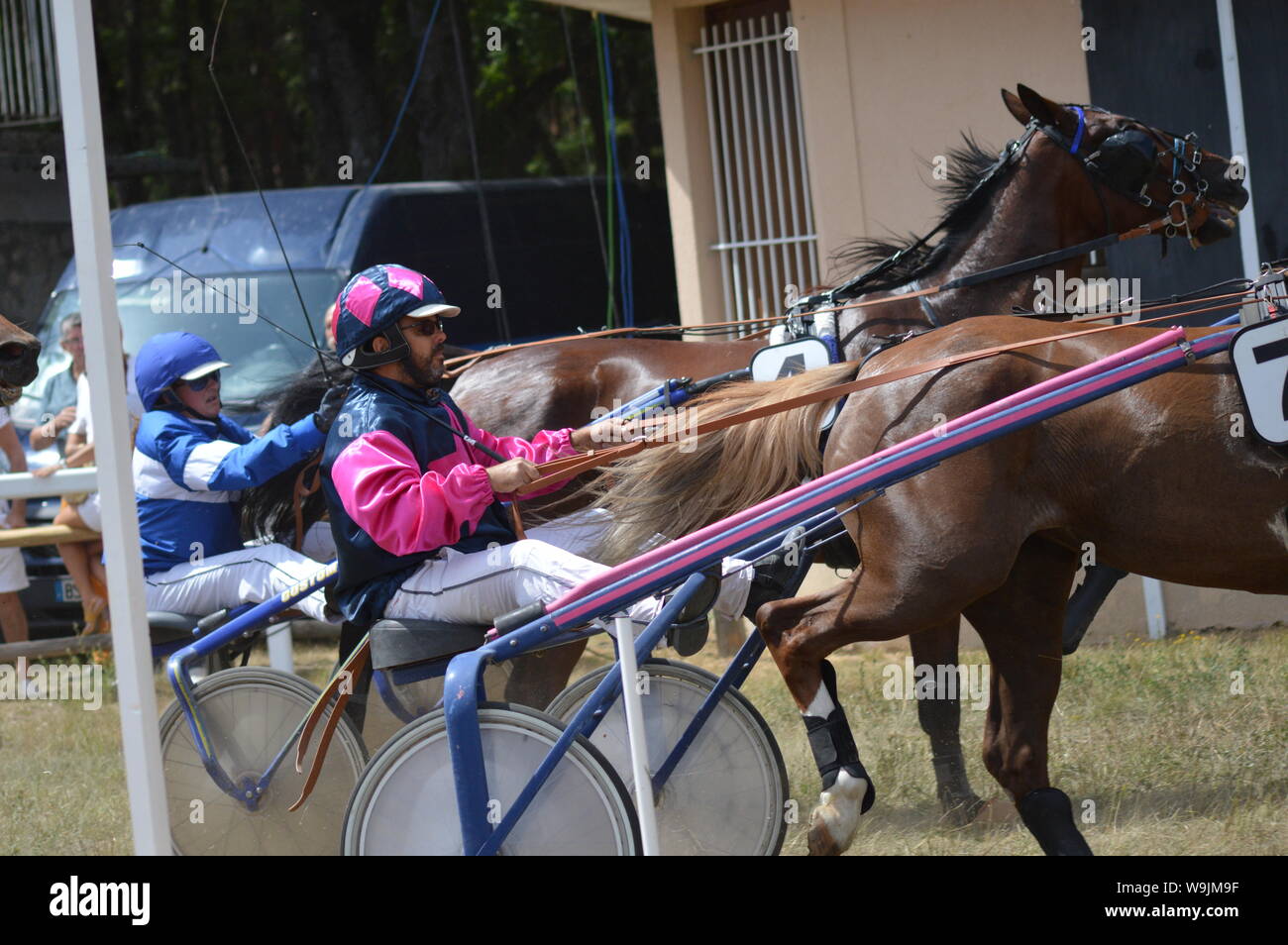 Pferderennbahn in Sault, Provence-Alpes-Côte d'Azur - Frankreich. 11. August 2019. Das einzige Pferd Rennen im Jahr Stockfoto