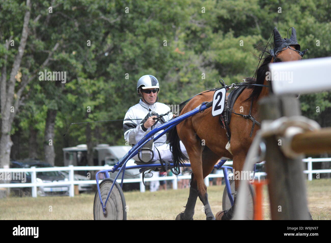 Pferderennbahn in Sault, Provence-Alpes-Côte d'Azur - Frankreich. 11. August 2019. Das einzige Pferd Rennen im Jahr Stockfoto