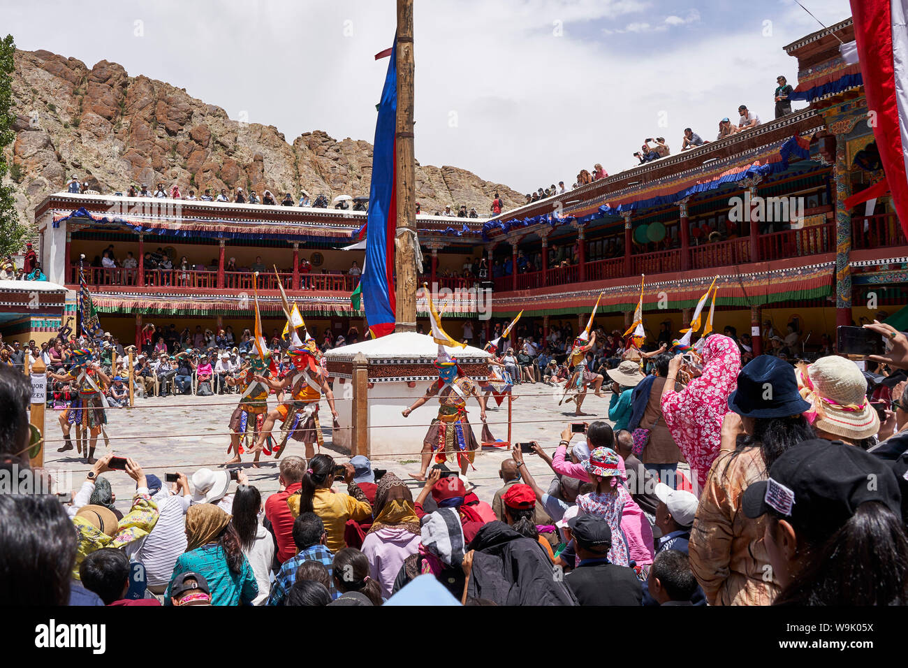 Cham Tänzer bei der Durchführung Hemis Kloster Festive 2019, Ladakh. Stockfoto