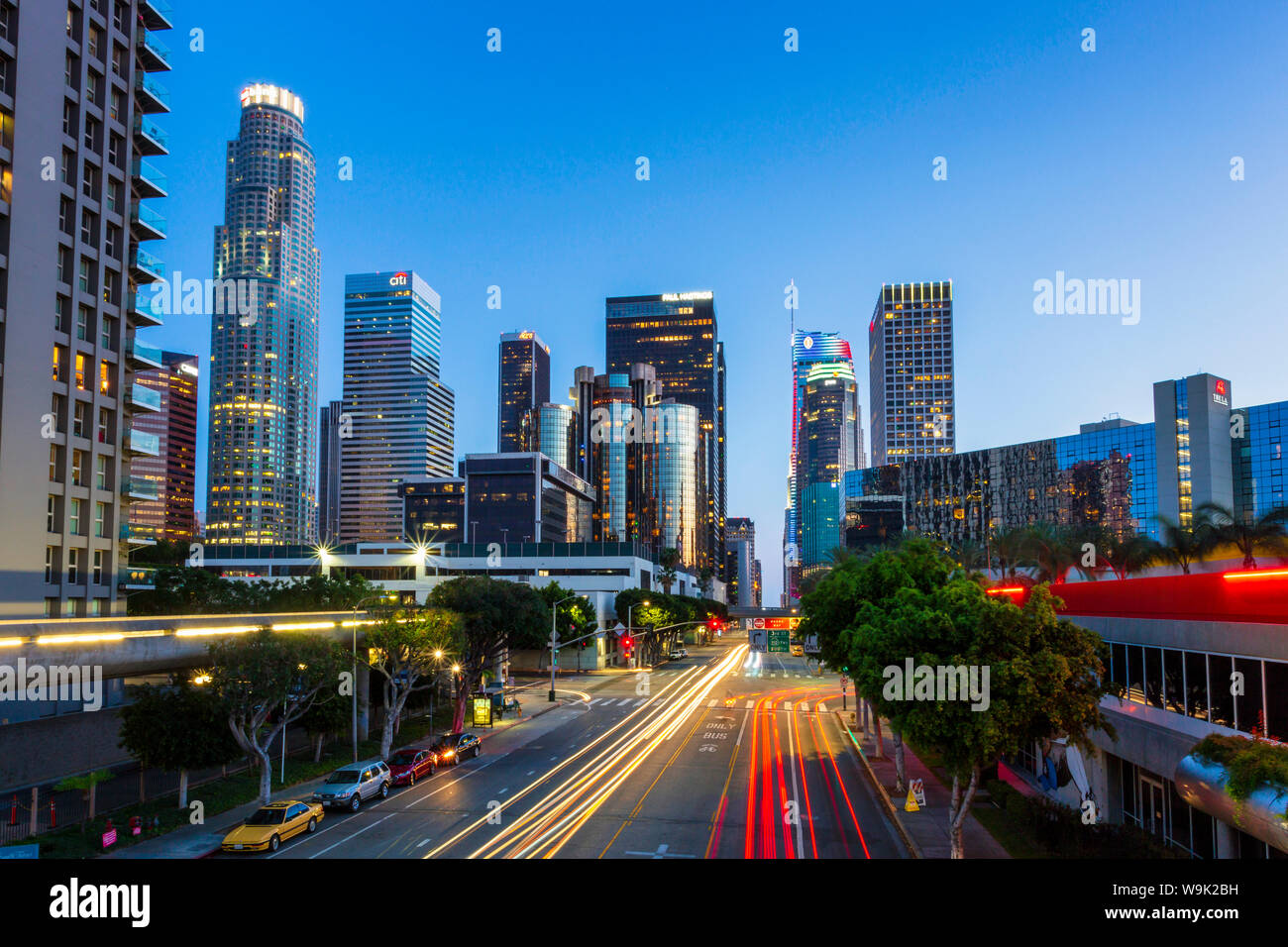 Downtown Financial District von Los Angeles City bei Nacht, Los Angeles, Kalifornien, Vereinigte Staaten von Amerika, Nordamerika Stockfoto