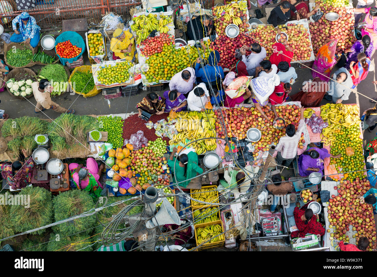 Obst- und Gemüsemarkt in der Alten Stadt, Udaipur, Rajasthan, Indien, Asien Stockfoto