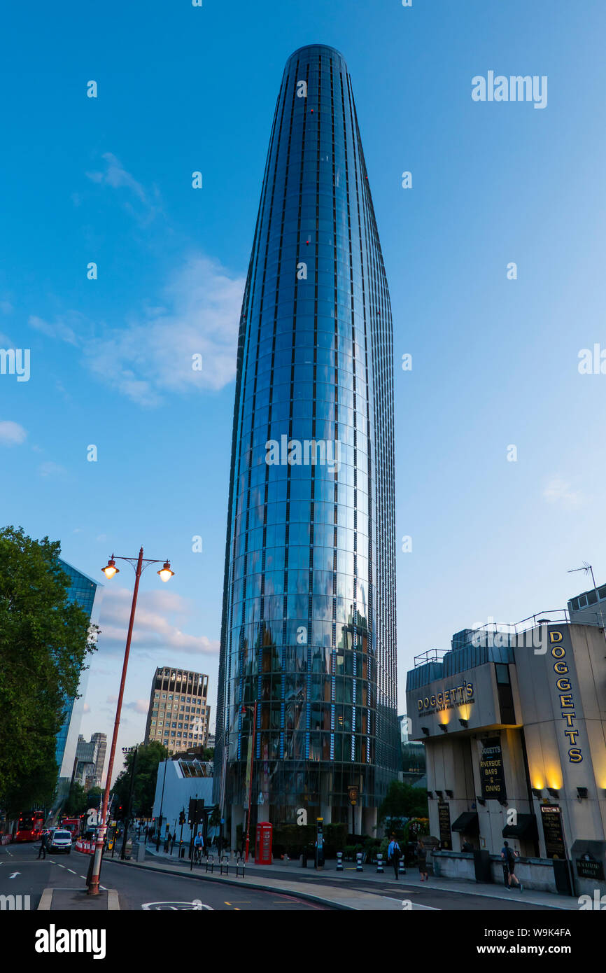 Eine Blackfriars, luxuriöse Apartments. Ein Blackfriars ist eine gemischte Entwicklung an Nr. 1 Blackfriars Road in Bankside, London. Es ist inoffiziell bekannt als Stockfoto