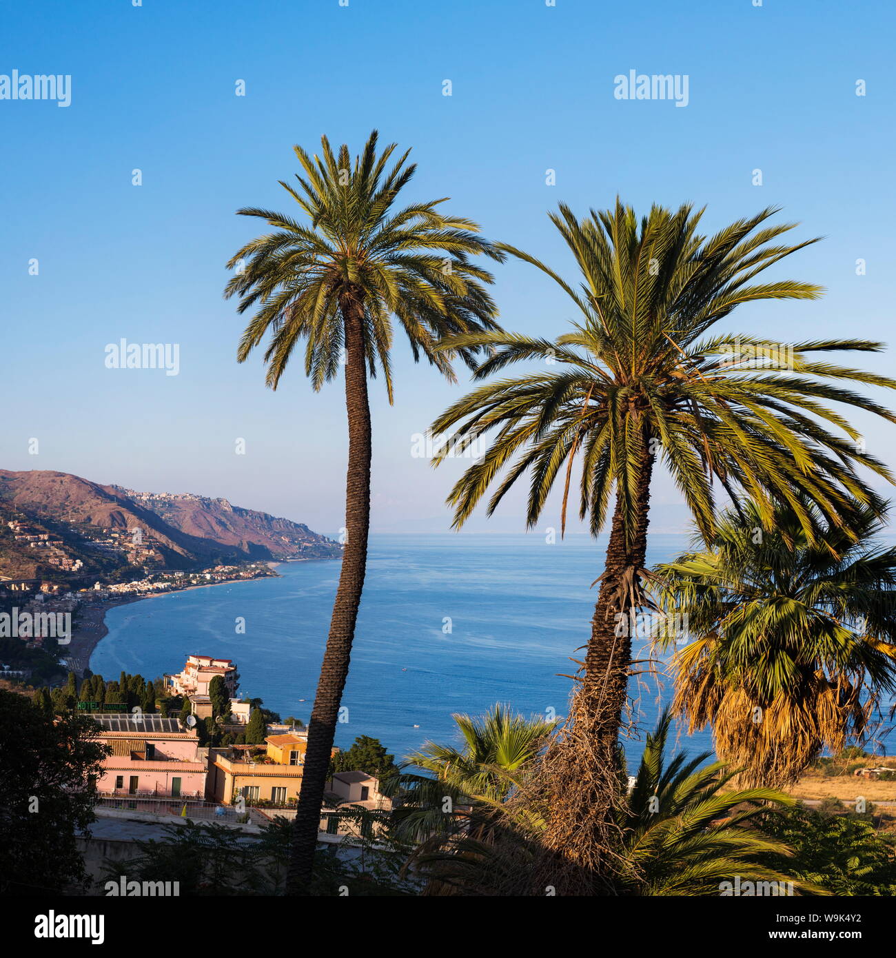Letojanni Beach, Mazzeo Strand und das Ionische Meer, Taormina, Ostküste von Sizilien, Italien, Mittelmeer, Europa Stockfoto