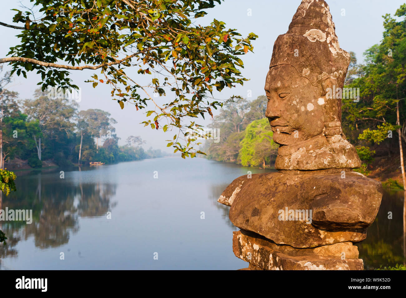Naga Kopf Statuen am Südtor Eintritt in Angkor Thom Tempel Komplex, Angkor, UNESCO, Siem Reap, Kambodscha, Indochina, Südostasien Stockfoto