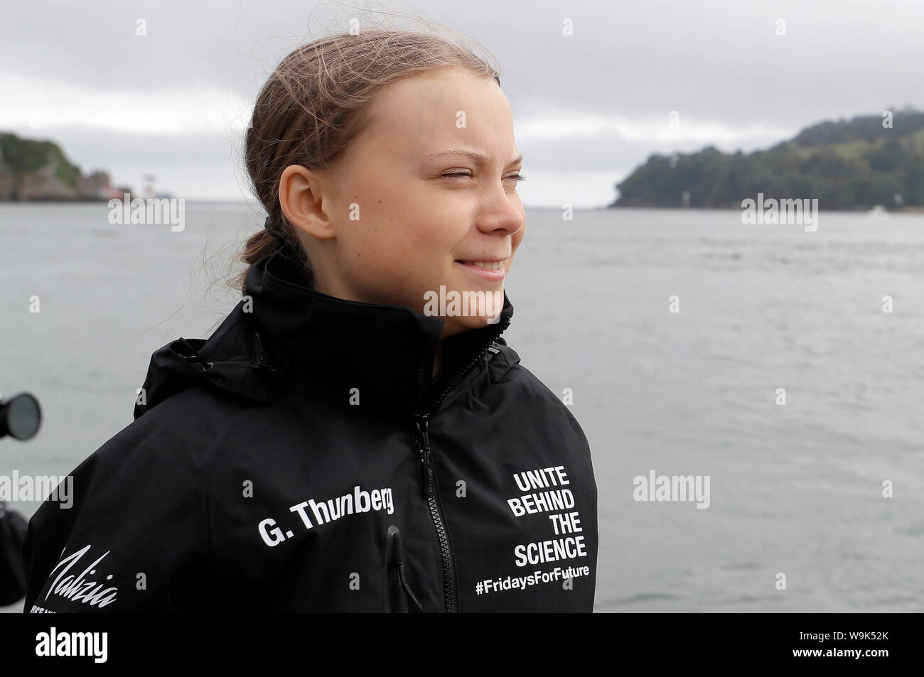 Klima Aktivistin Greta Thunberg, bevor sie beginnt ihre Reise in die USA von Plymouth auf der Malizia II, Klima Demonstrationen im Land am 20. September und 27. und bei den Vereinten Nationen Klimaschutz Gipfel sprechen. Stockfoto