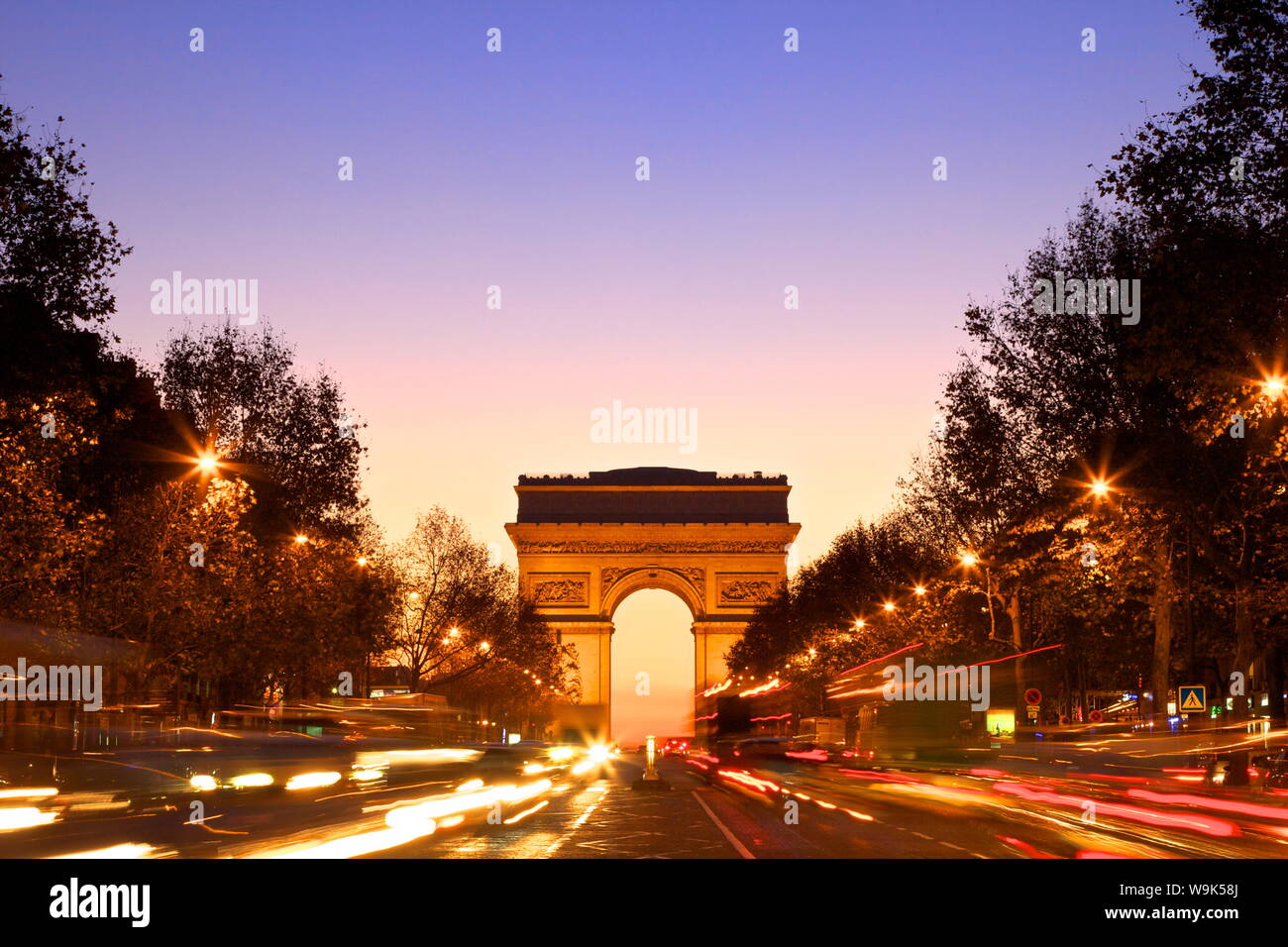 Arc de Triomphe im Morgengrauen, Paris, Frankreich, Europa Stockfoto