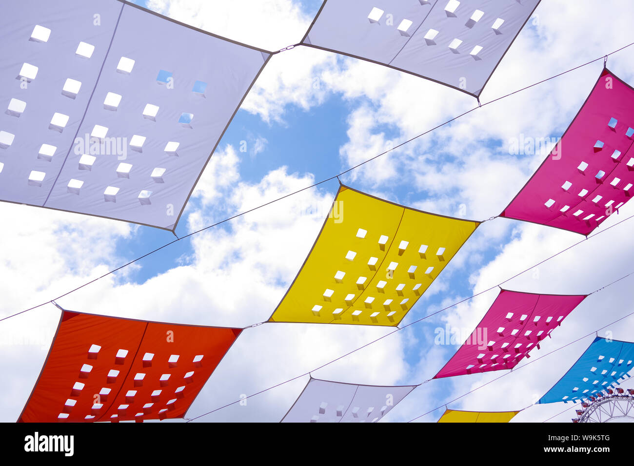 Tokio, Japan, 07.10.2019, Tokyo Dome Eingang in Suidobashi für den Sommer feiern gestaltet. Stockfoto