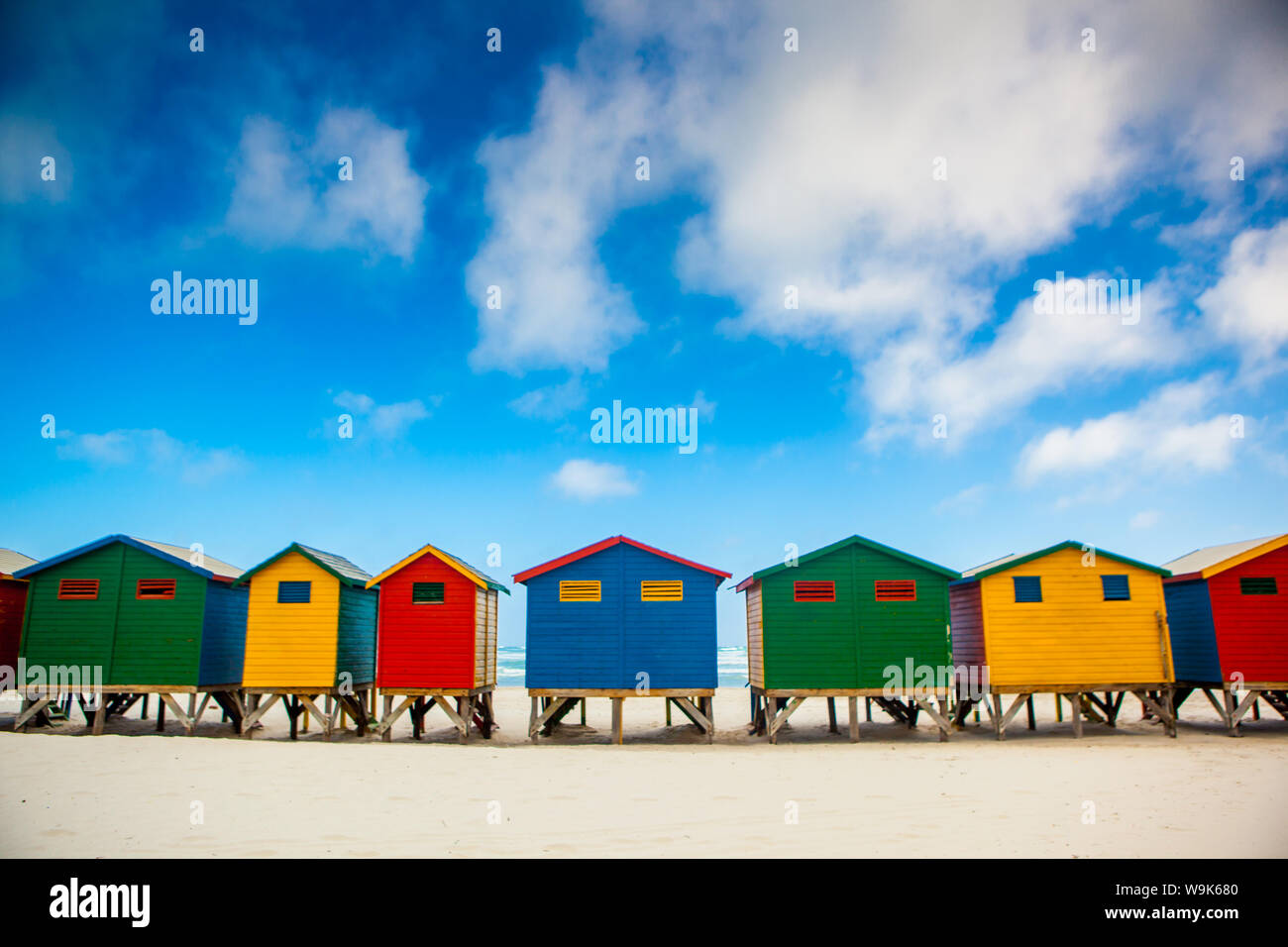 Farbenfrohe Strandbuden, Muizenberg Beach, Cape Town, Südafrika, Afrika Stockfoto