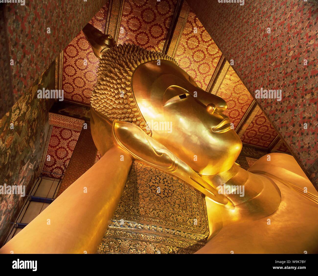 Detail der Kopf des 46 m langen Statue des Liegenden Buddha, Wat Pho (Wat Po) (Wat Chetuphon), Bangkok, Thailand, Südostasien, Asien Stockfoto