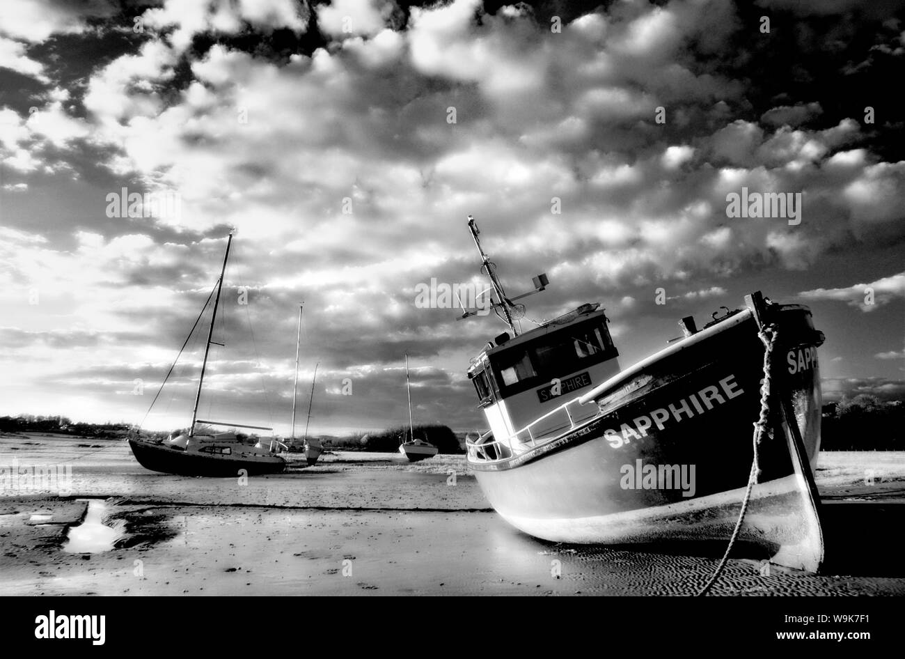 Infrarotbild von Booten auf Aln-Mündung bei Ebbe, Alnmouth, in der Nähe von Alnwick, Northumberland, England, Vereinigtes Königreich, Europa Stockfoto