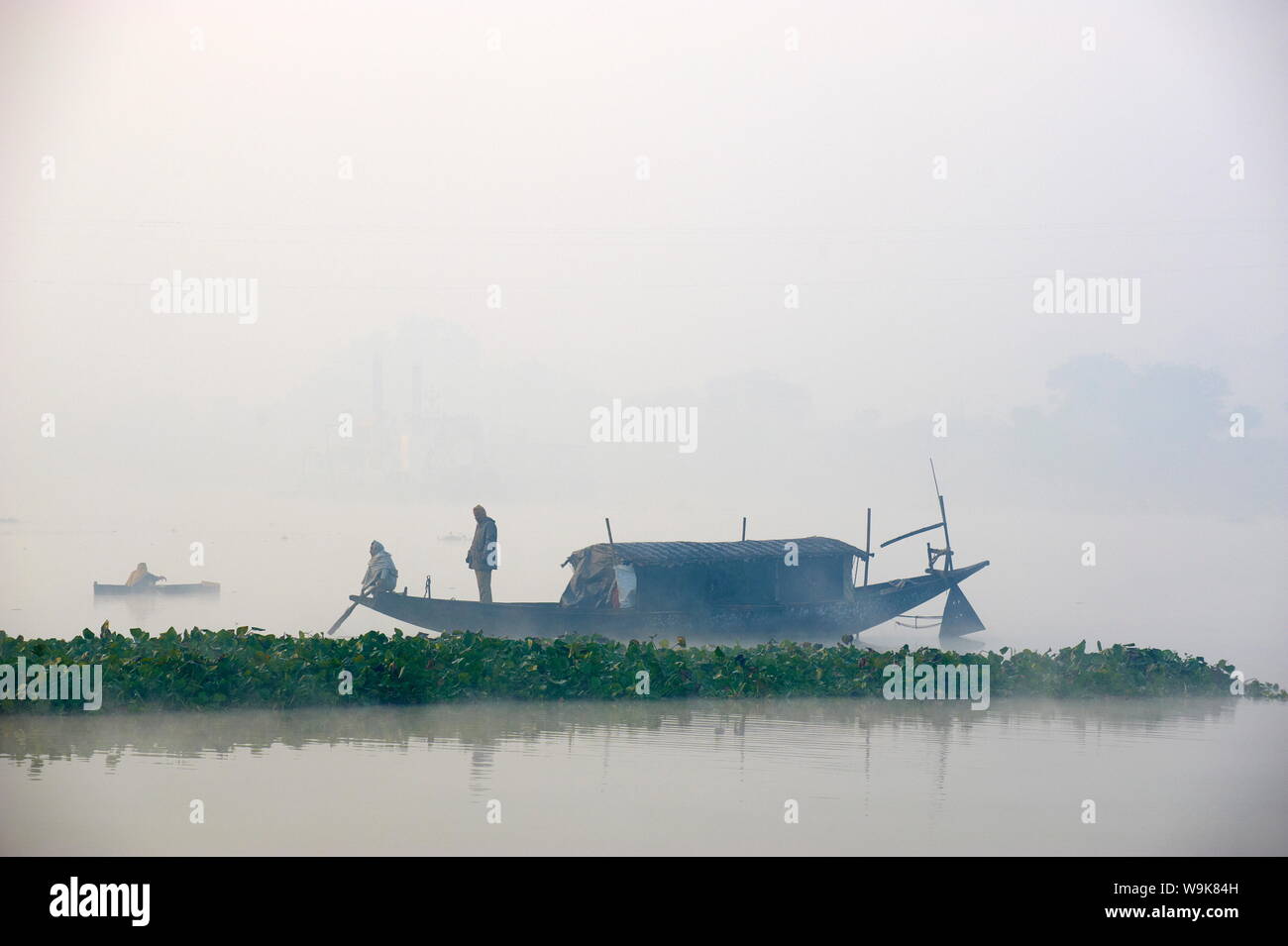 Boot auf dem Fluss Hooghly, Teil des Ganges River, West Bengalen, Indien, Asien Stockfoto