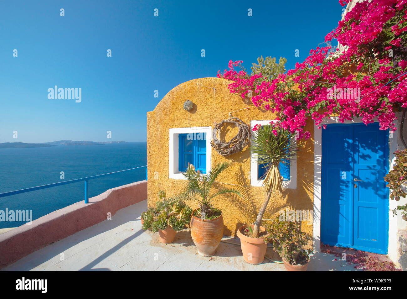 Bunte Haus in Santorini, Kykladen, griechische Inseln, Griechenland, Europa Stockfoto