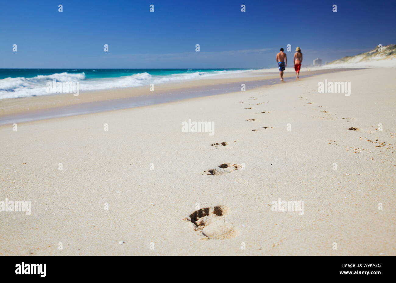 Paare, die auf Floreat Strand, Perth, Western Australia, Australien, Pazifik Stockfoto
