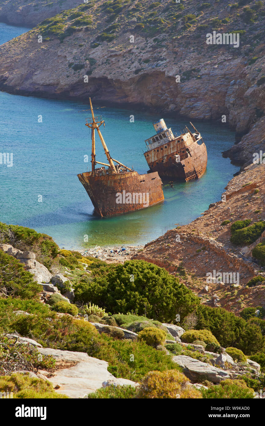 Wrack der Boot von der Big Blue Movie, Amorgos, Kykladen, Ägäis, griechische Inseln, Griechenland, Europa Stockfoto
