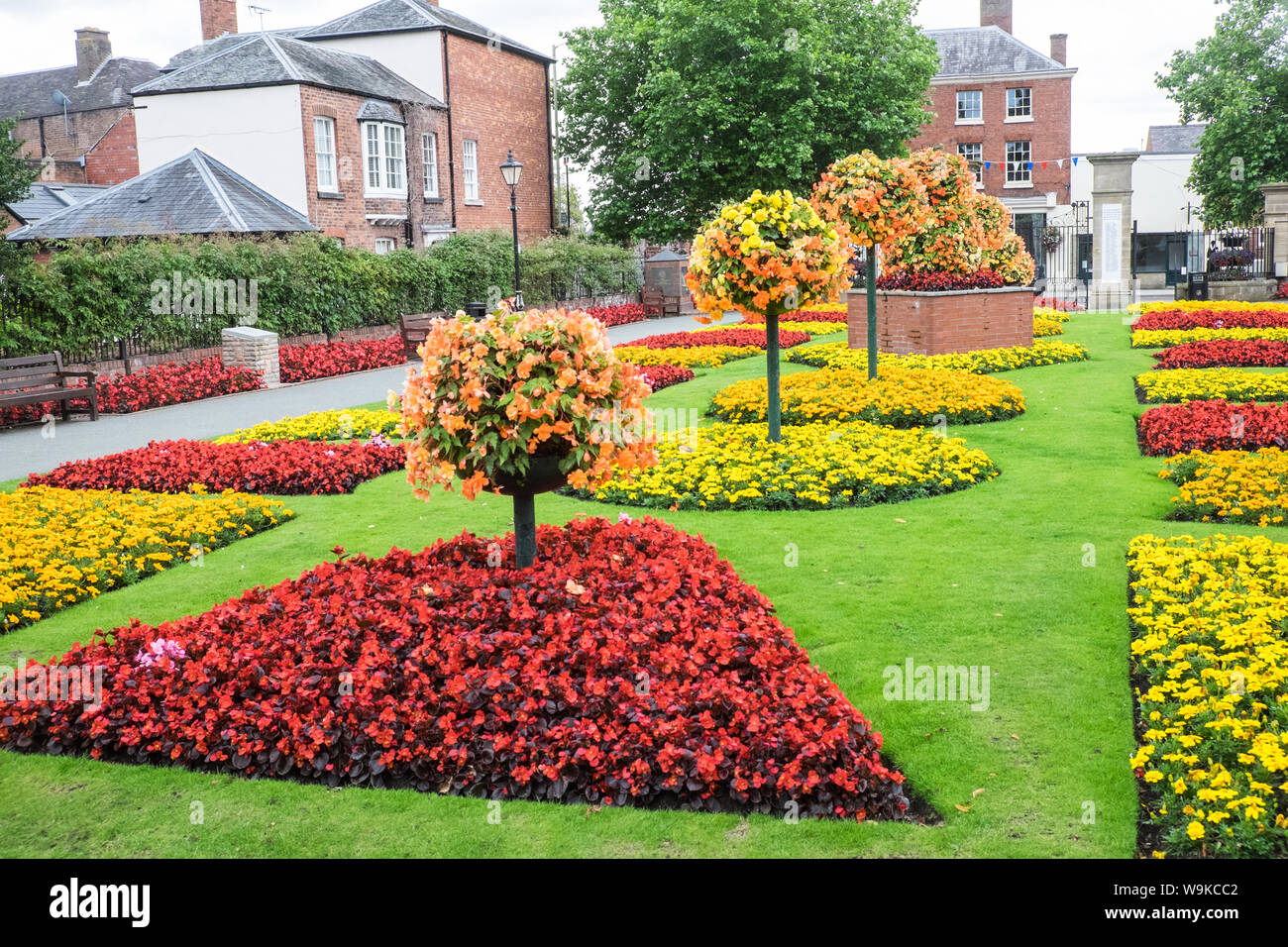 Bunt, bunt, blumig, Display, Pflanzen, Blumen, bei, CAE Glas Park, Oswestry, a, Markt, Stadt, in, Shropshire, Grenze, von, Wales, England, GB, VEREINIGTES KÖNIGREICH, Stockfoto