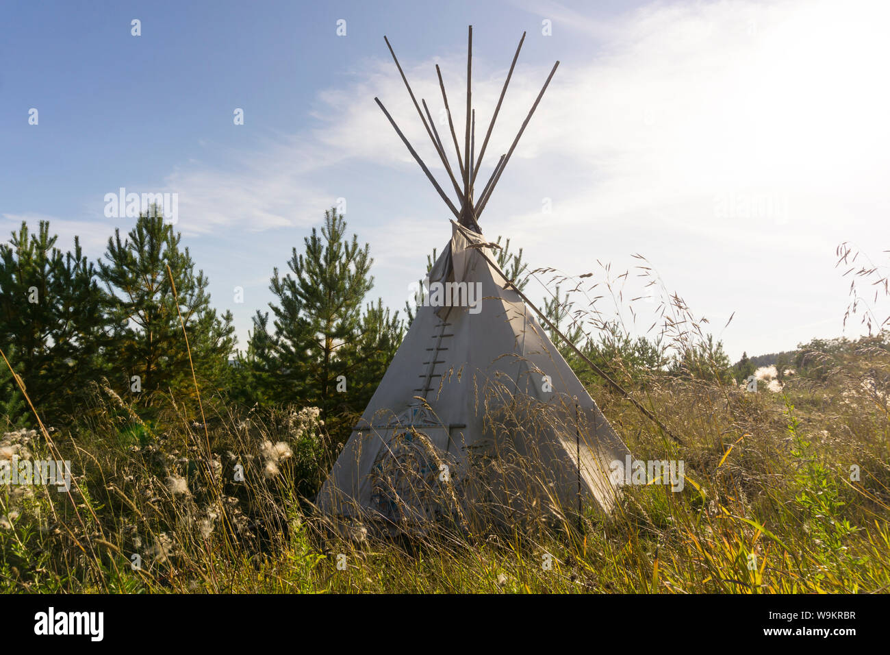 Tipi - Native American Zelt - im Herbst Landschaft Stockfoto