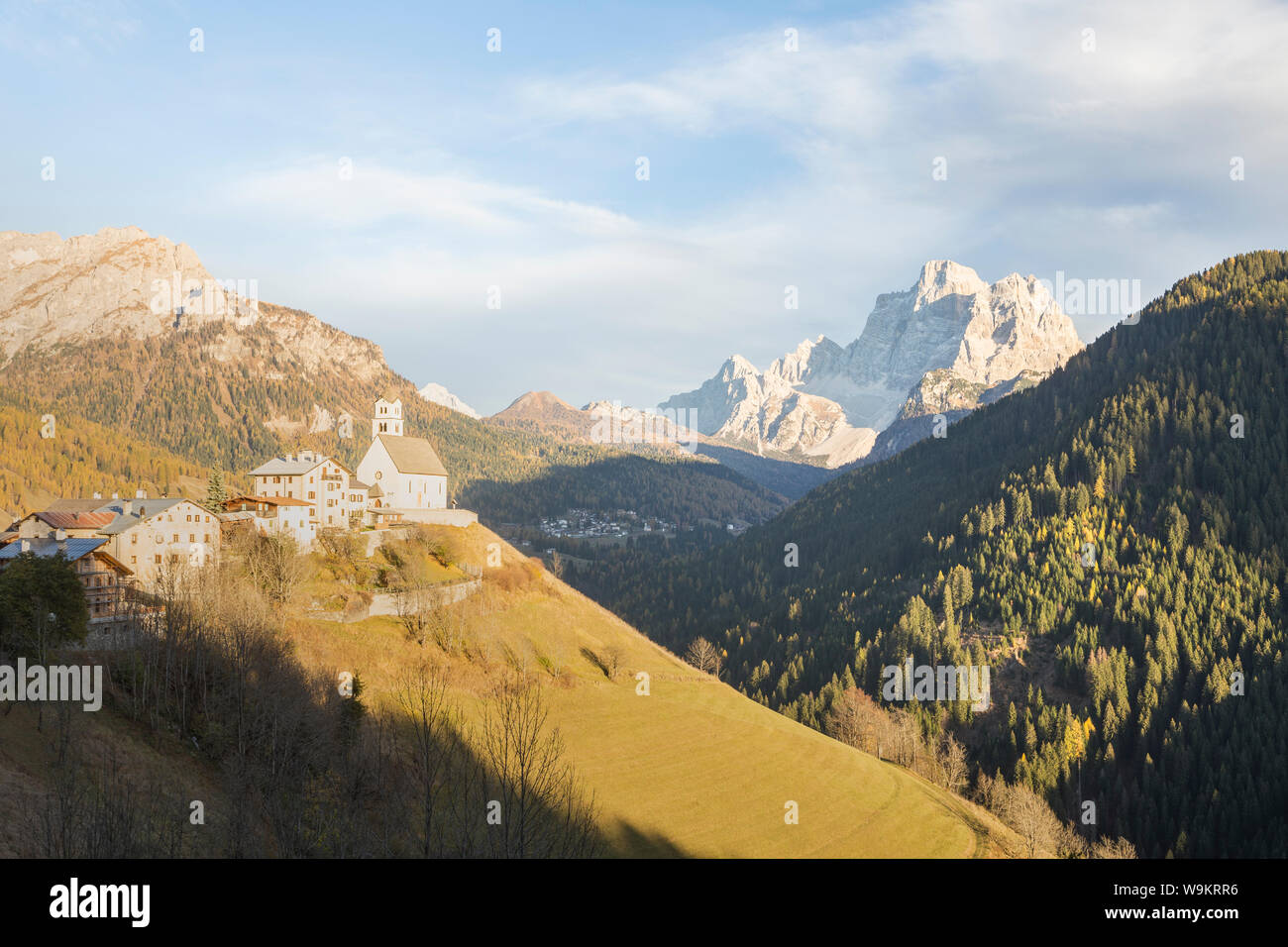 Selva di Cadore backed by the beautiful Dolomites, Italy. Stockfoto