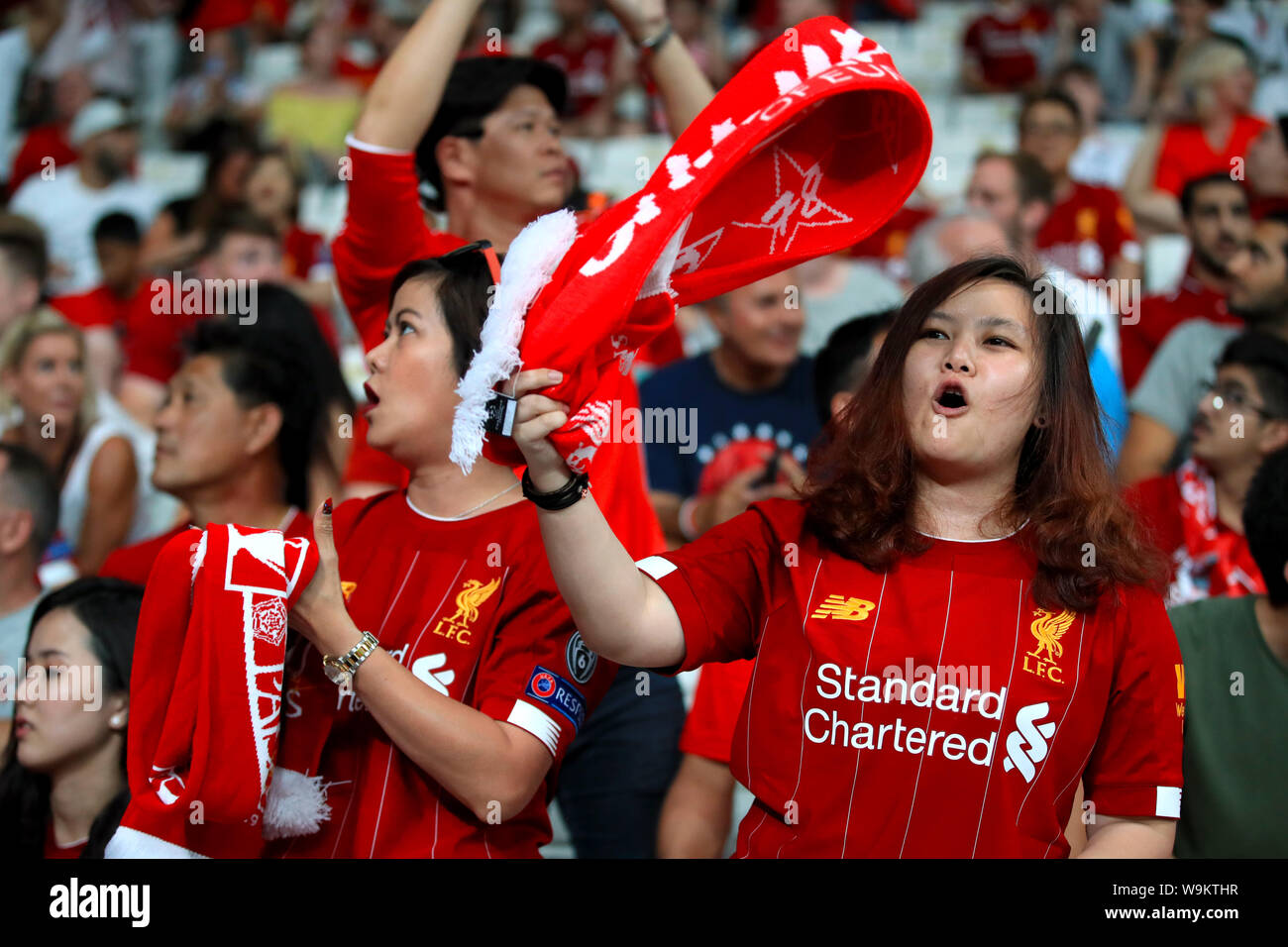 Liverpool Fans auf den Tribünen vor der UEFA Super Cup Finale bei Besiktas, Istanbul. Stockfoto