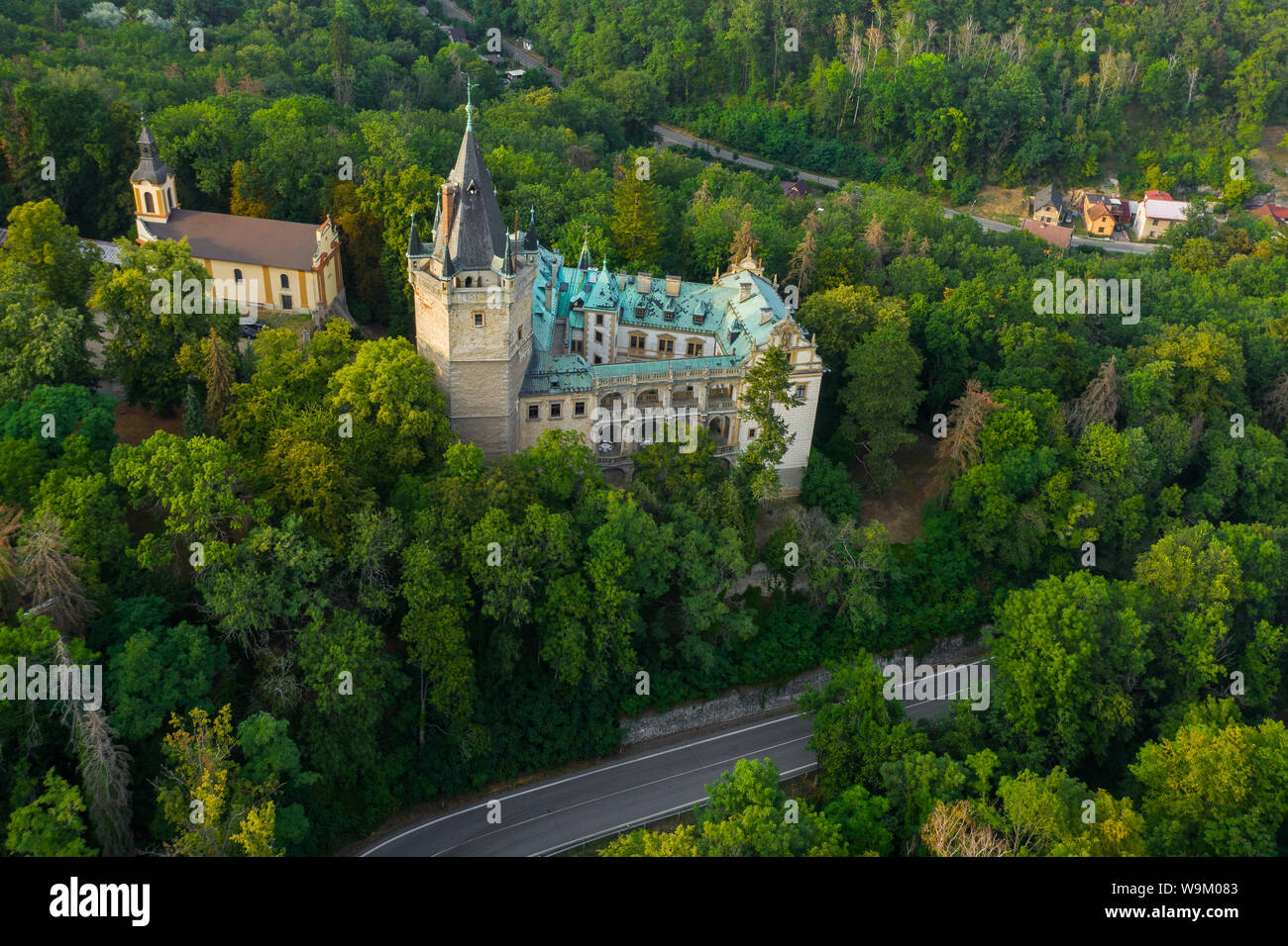 Luftbild des Alten Schlosses in Grün Holz Stockfoto