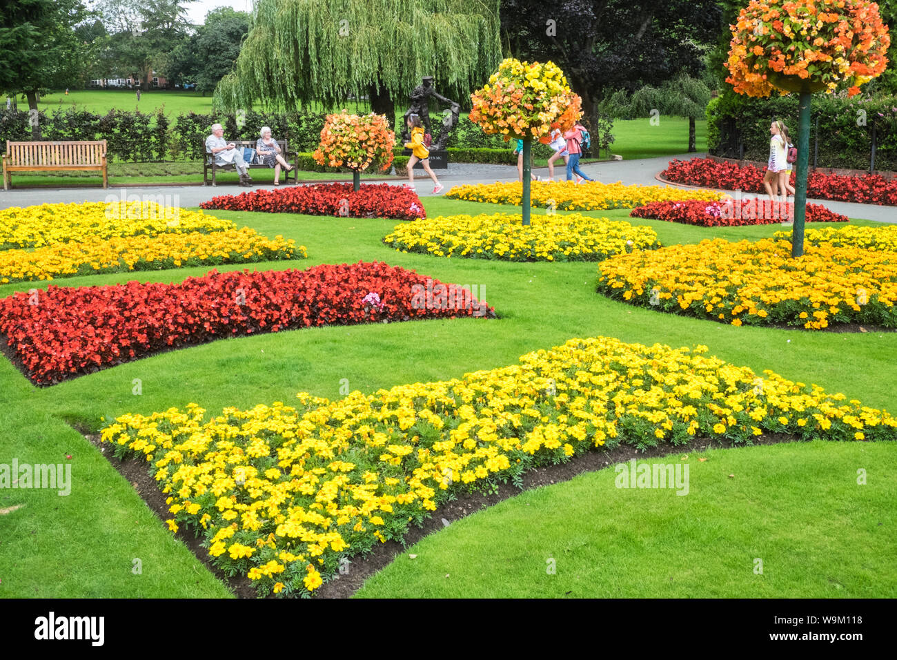 Bunt, bunt, blumig, Display, Pflanzen, Blumen, bei, CAE Glas Park, Oswestry, a, Markt, Stadt, in, Shropshire, Grenze, von, Wales, England, GB, VEREINIGTES KÖNIGREICH, Stockfoto