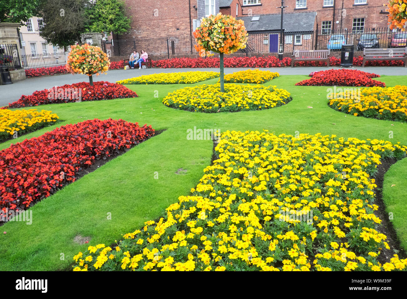 Bunt, bunt, blumig, Display, Pflanzen, Blumen, bei, CAE Glas Park, Oswestry, a, Markt, Stadt, in, Shropshire, Grenze, von, Wales, England, GB, VEREINIGTES KÖNIGREICH, Stockfoto