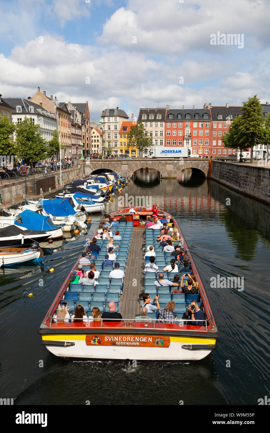 Kopenhagen Kanal Boot Tour; Touristen auf einem Kanal Reise, Kopenhagen, Dänemark, Skandinavien Europa Stockfoto