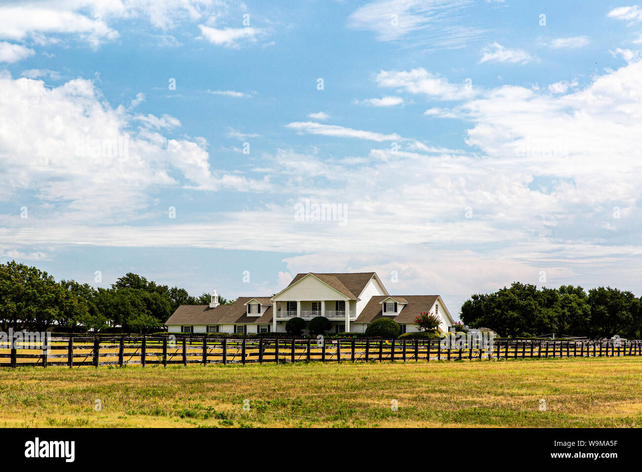 Southfork Ranch in Texas wurde von Parker als Haus für Familie Ewing in der TV-Serie 'Dallas' verwendet. Diese Ansicht ist der Villa. Stockfoto