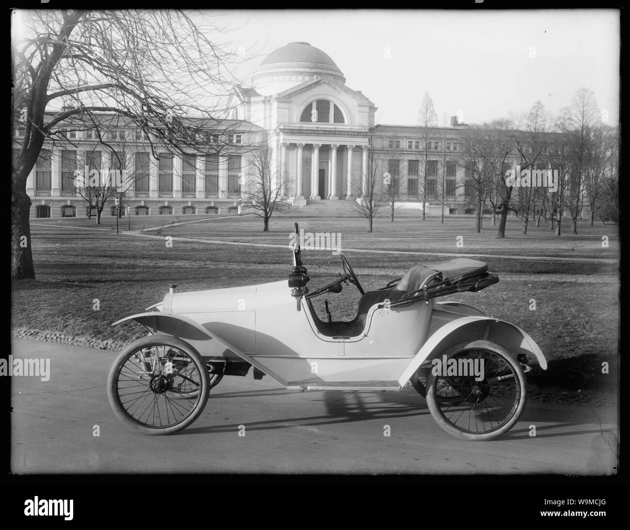 ARGO Auto Preis: US $ 85,99; Englisch: ARGO Auto Preis $ 295,00 [vor dem Nationalmuseum für Naturgeschichte] Stockfoto