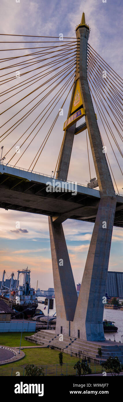 Bhumibol Brücke Blick bei Sonnenuntergang in Bangkok, Thailand Stockfoto