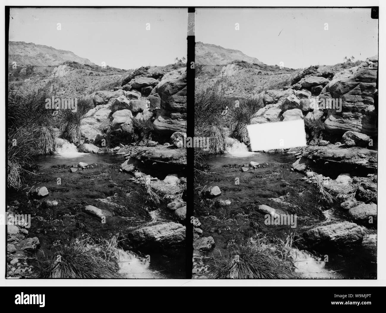 Um das Tote Meer. Heißes Wasser strömen an Callirrhoe Stockfoto