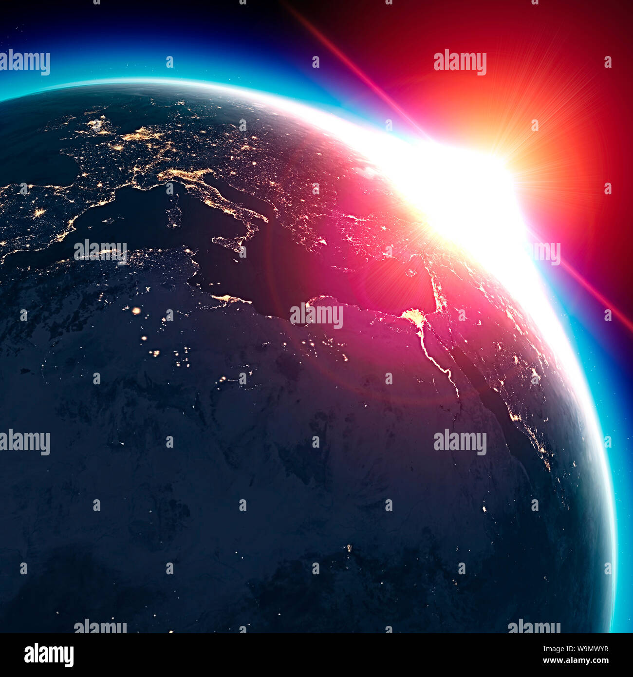Sat-Blick auf die Erde vom Weltraum aus gesehen. Die Sonne über dem Europa und Nordafrika. Städte in der Nacht beleuchtet. Sunrise Stockfoto