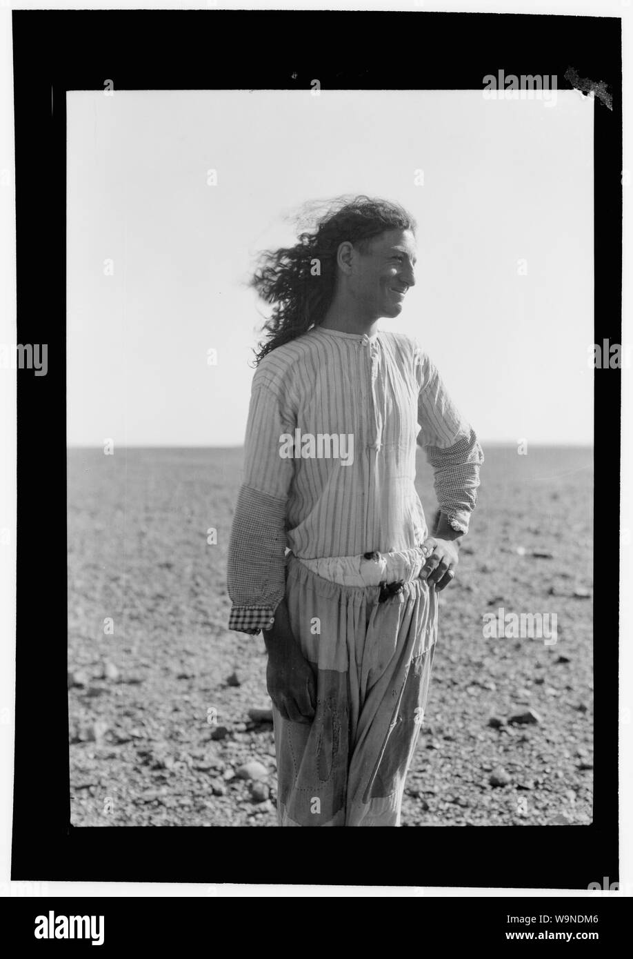 Beduinen leben in Trans-Jordan. Eine Straße in Trans-Jordan bulder Stockfoto