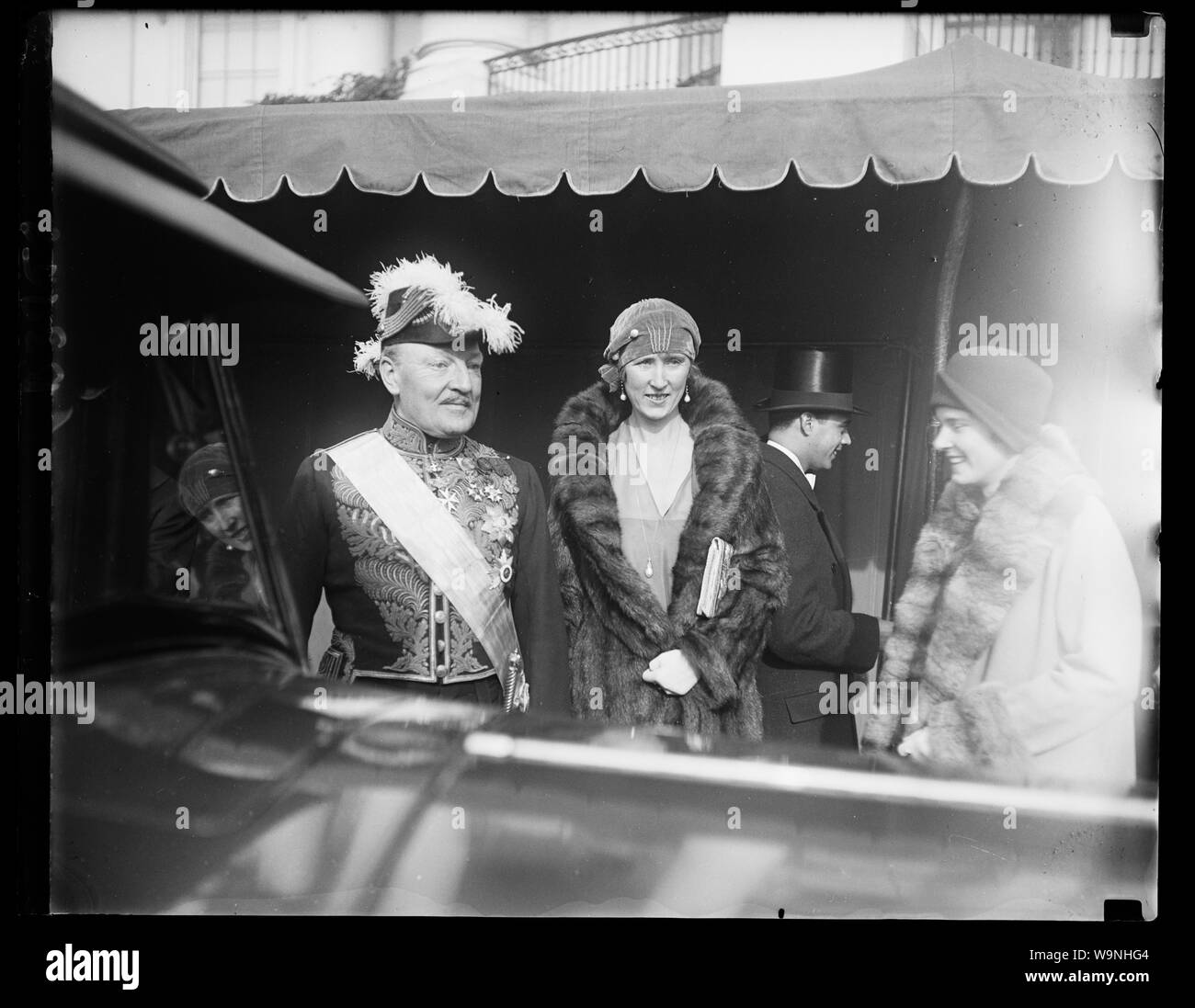 Belgische Botschafter und Prinzessin de Ligne an der Rezeption des Weißen Hauses auf das Neue Jahr, 1/1/30 Stockfoto